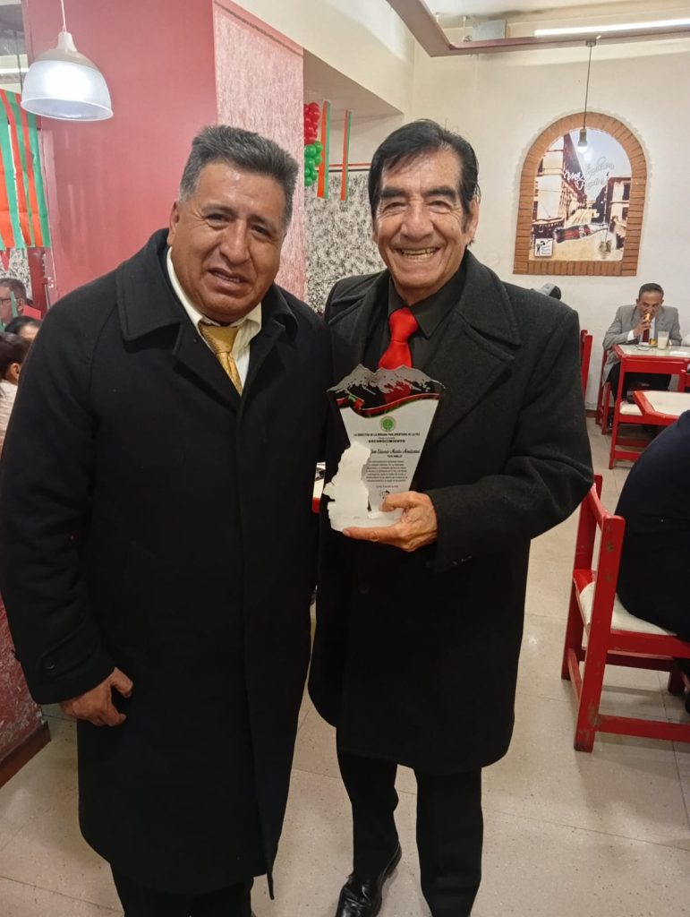 PRESIDENTE DE LA SOCIEDAD DE INGENIEROS DE BOLIVIA DEPARTAMENTAL LA PAZ PARTICIPÓ EN LA SESIÓN DE HONOR DE LA BRIGADA PARLAMENTARIA PACEÑA whatsapp image 2026 07 14 at 15.59.28 (3)