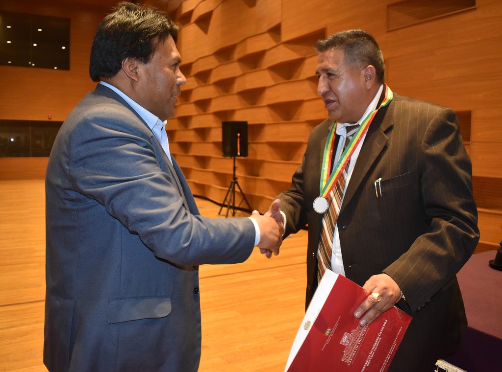 SIB LA PAZ: MÁS DE 300 PROFESIONALES RECIBEN LA MEDALLA AL MÉRITO POR SU EXCELENCIA TÉCNICA Y COMPROMISO CON EL ESTADO BOLIVIANO 3