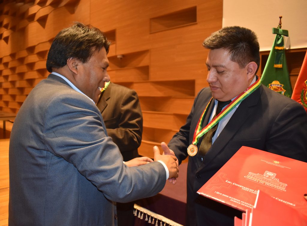SIB LA PAZ: MÁS DE 300 PROFESIONALES RECIBEN LA MEDALLA AL MÉRITO POR SU EXCELENCIA TÉCNICA Y COMPROMISO CON EL ESTADO BOLIVIANO 4