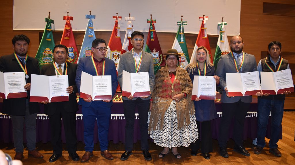 SIB LA PAZ: MÁS DE 300 PROFESIONALES RECIBEN LA MEDALLA AL MÉRITO POR SU EXCELENCIA TÉCNICA Y COMPROMISO CON EL ESTADO BOLIVIANO 8