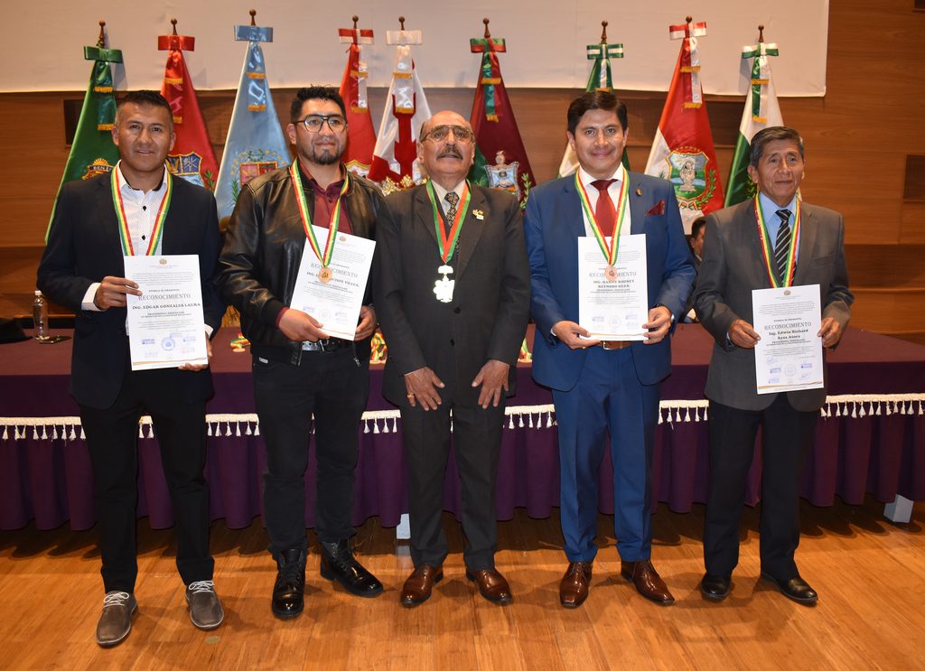 SIB LA PAZ: MÁS DE 300 PROFESIONALES RECIBEN LA MEDALLA AL MÉRITO POR SU EXCELENCIA TÉCNICA Y COMPROMISO CON EL ESTADO BOLIVIANO dsc 0059
