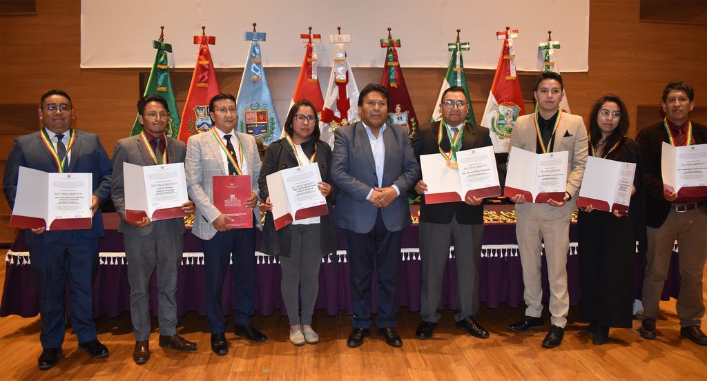 SIB LA PAZ: MÁS DE 300 PROFESIONALES RECIBEN LA MEDALLA AL MÉRITO POR SU EXCELENCIA TÉCNICA Y COMPROMISO CON EL ESTADO BOLIVIANO dsc 1131