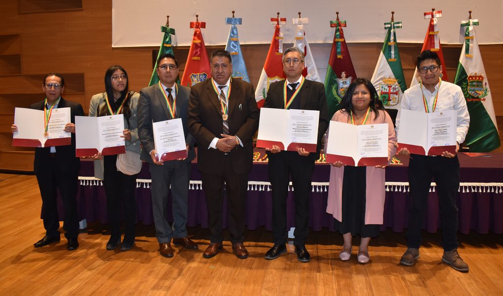 SIB LA PAZ: MÁS DE 300 PROFESIONALES RECIBEN LA MEDALLA AL MÉRITO POR SU EXCELENCIA TÉCNICA Y COMPROMISO CON EL ESTADO BOLIVIANO dsc 1264