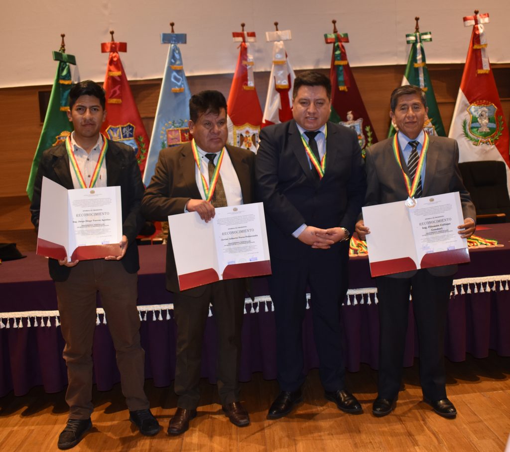 SIB LA PAZ: MÁS DE 300 PROFESIONALES RECIBEN LA MEDALLA AL MÉRITO POR SU EXCELENCIA TÉCNICA Y COMPROMISO CON EL ESTADO BOLIVIANO dsc 1274