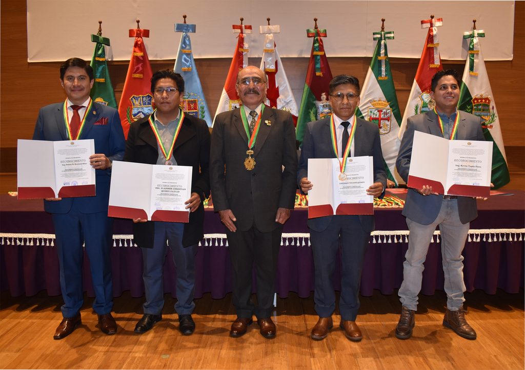 SIB LA PAZ: MÁS DE 300 PROFESIONALES RECIBEN LA MEDALLA AL MÉRITO POR SU EXCELENCIA TÉCNICA Y COMPROMISO CON EL ESTADO BOLIVIANO dsc 1313